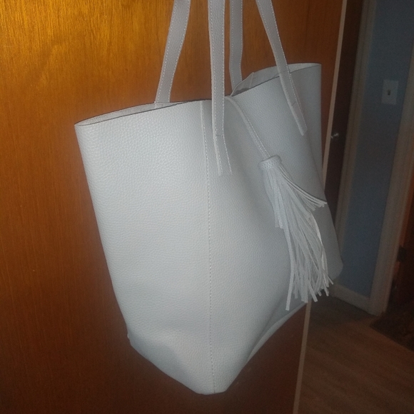 Unbranded - Large Gray Faux Leather Tote - Picture 3 of 6